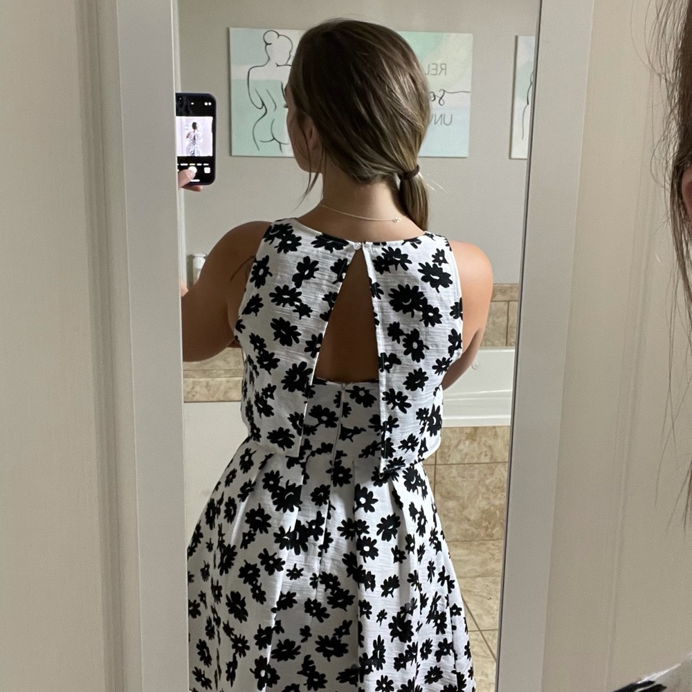 Everly Dress - Picture 4 of 11
